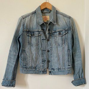 Levi's Fitted Jean Jacket, Size Medium